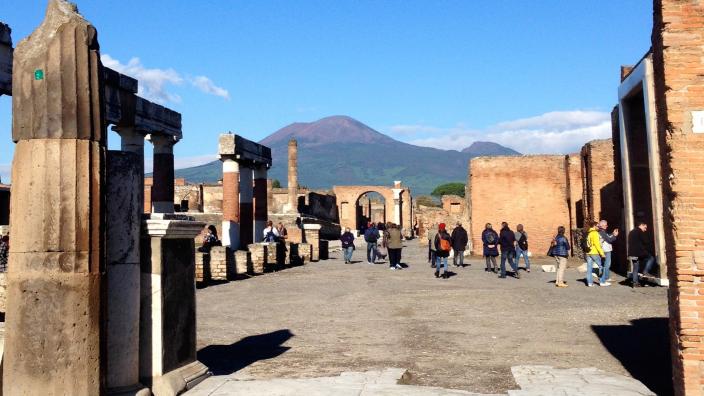 Escape from Pompeii - Sunday Seminar Series "Mount Vesuvius from Pompeii"