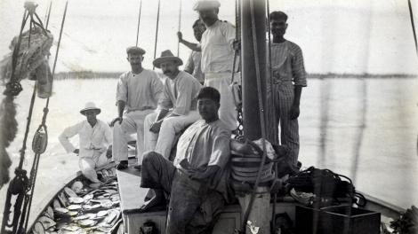 The crew of a pearl lugger, Broome, c.1900-20