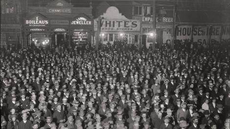 Crowd in Hannan Street. Date unknown – occasion believed to be the 1901 Federation or the 1913 federal election - Image copyright WA Museum A large crowd of people gathered for an election