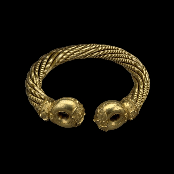 The Snettisham Great Torc 8 separate ropes of gold twisted to form a necklace
