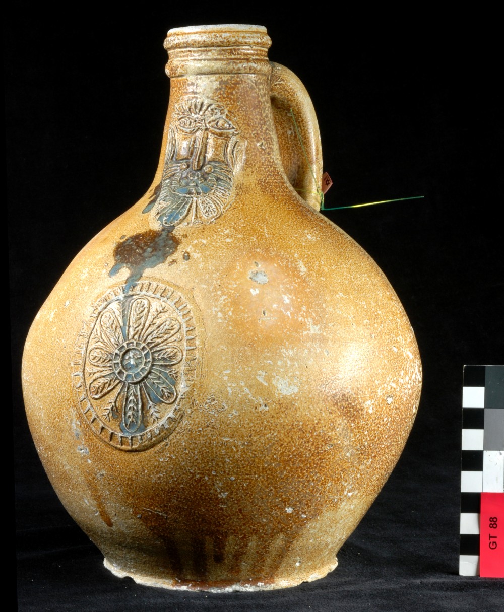 Stoneware artefact recovered from Vergulde Draeck (Gilt Dragon)