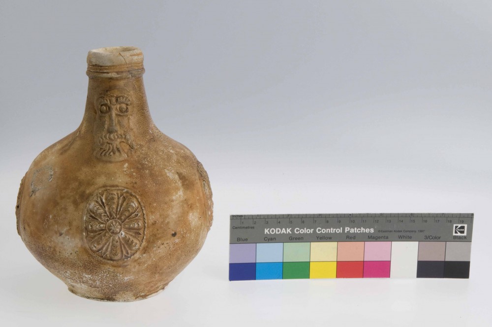 Stoneware artefact recovered from Vergulde Draeck (Gilt Dragon)