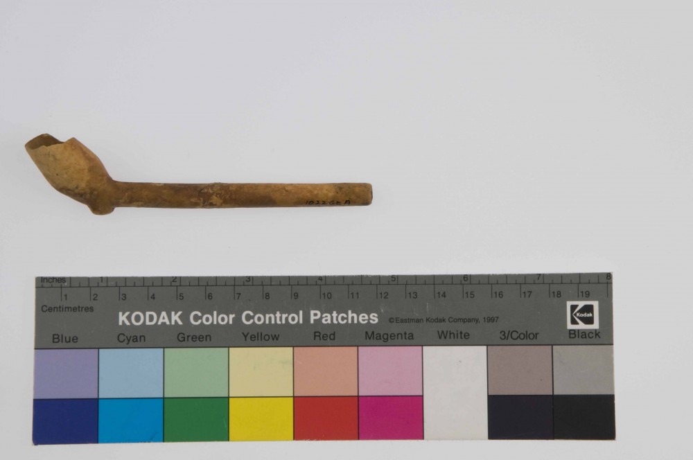 Clay pipes artefact recovered from Vergulde Draeck (Gilt Dragon)