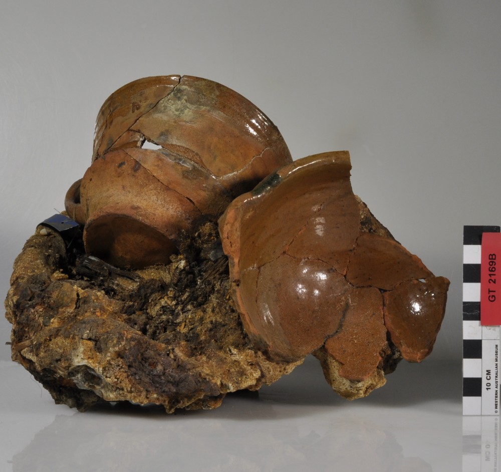Earthenware artefact recovered from Vergulde Draeck (Gilt Dragon)