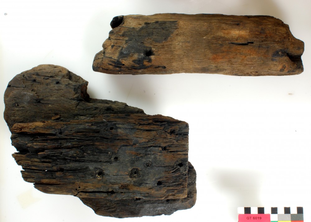 GT6019 Ship's timber artefact recovered from Vergulde Draeck (Gilt Dragon)