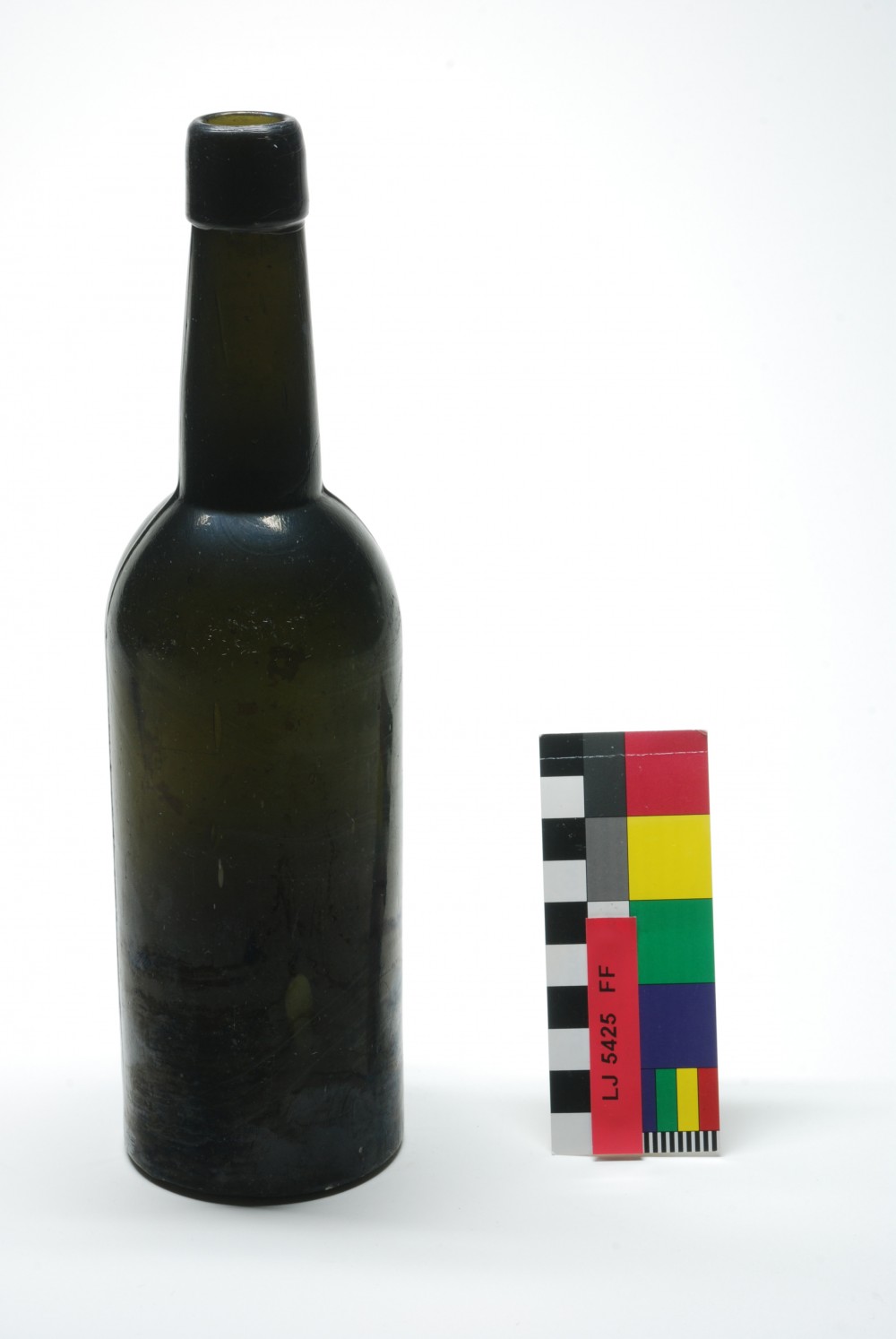 LJ5425FF Glass artefact recovered from Long Jetty site, Fremantle