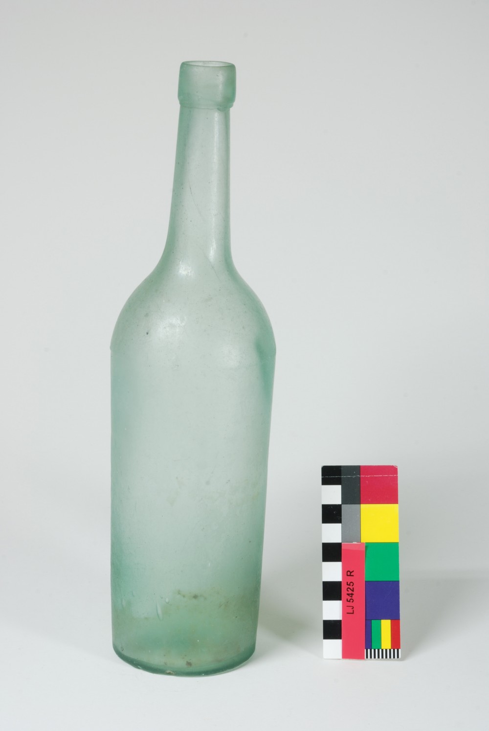 LJ5425R Glass artefact recovered from Long Jetty site, Fremantle
