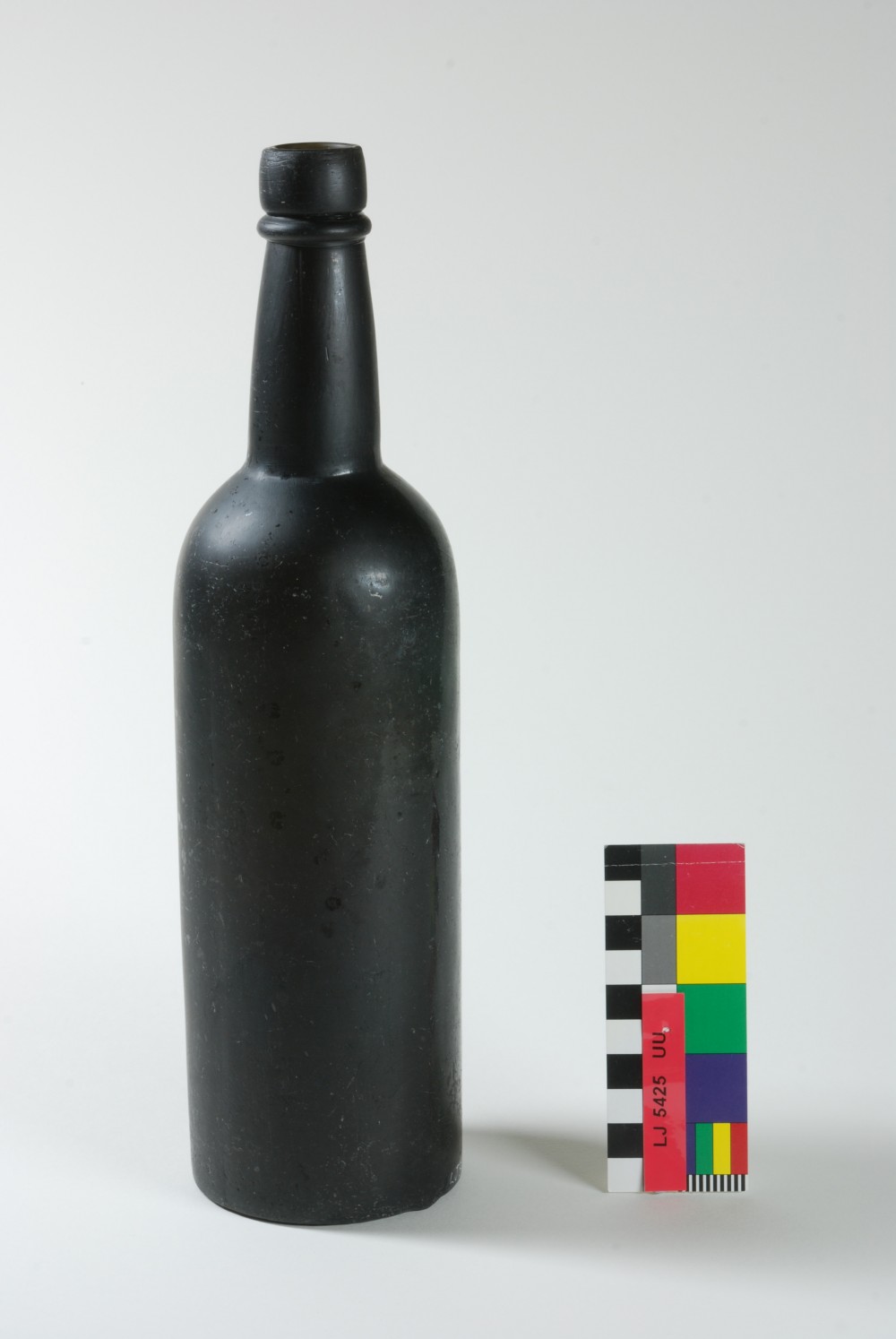 LJ5425UU Glass artefact recovered from Long Jetty site, Fremantle