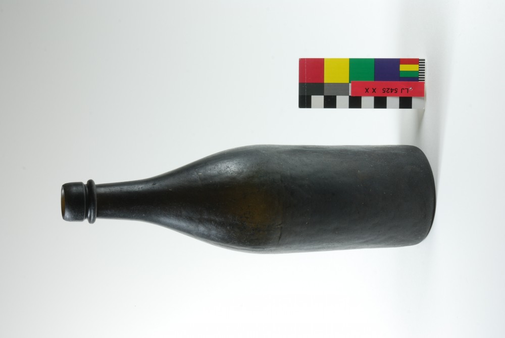 LJ5425XX Glass artefact recovered from Long Jetty site, Fremantle