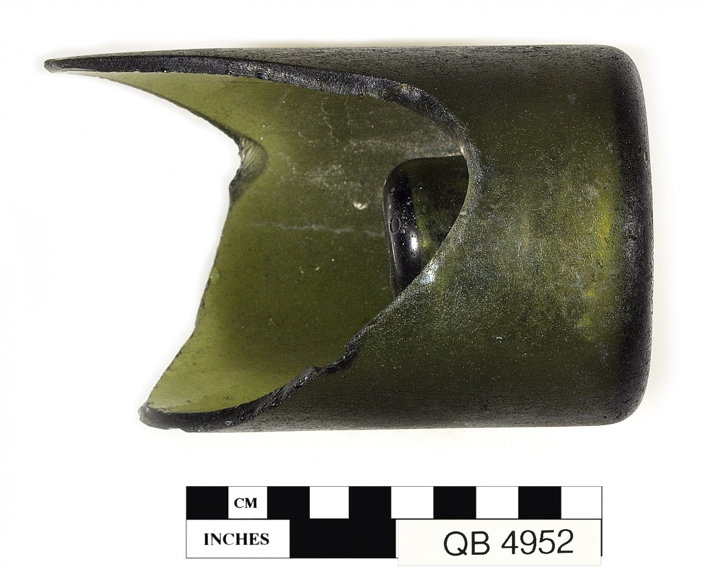 QB4952 Glass artefact recovered from Quoin Bluff