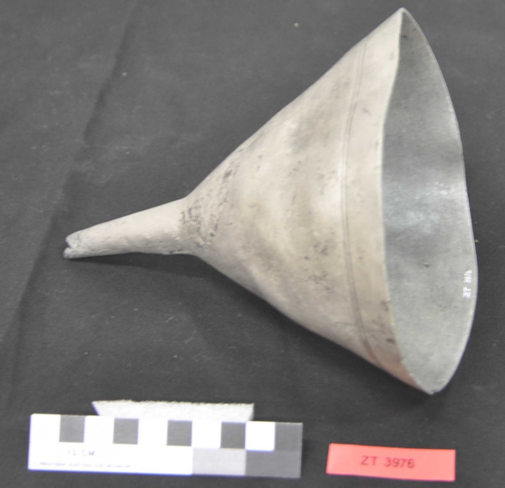 ZT3976 Pewter artefact recovered from Zuiddorp (Zuytdorp)