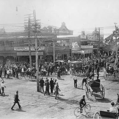 Hannan Street H.R Redmonds arrival at Australia Hotel 1905.  Mr William was MP born 1861 Barrister by profession.  He was the son of late WA Redmond MP of Ballytrent County Werford who was MP for Werford from 1872 - 1880.  Mr William Redford was returned to Parliament as member for Werford in 1883.  Subsequently he represented Cpounty of Fermanagh and while in Kalgoorle was member for Clare.  His wife was an Australian and his elder brother was leader of the Bush Nationalist Party.  Mr Redmond and his...