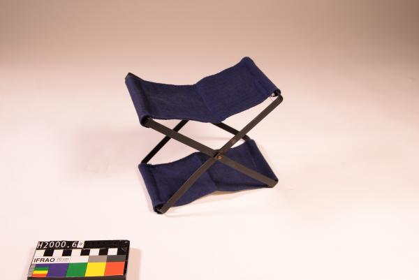 folding headrest