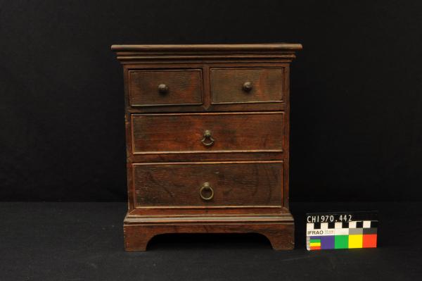 CHEST OF DRAWERS, Dolls'