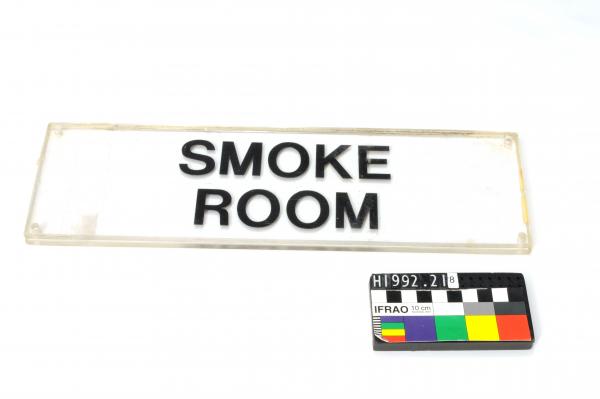 SMOKE ROOM SIGN