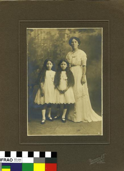 PHOTOGRAPH, Mrs E. Swan and daughters