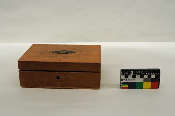 BOX, pine, rectangular, metal plaque