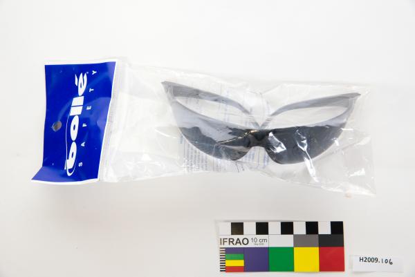 GLASSES, safety, 'bolle', in plastic packaging
