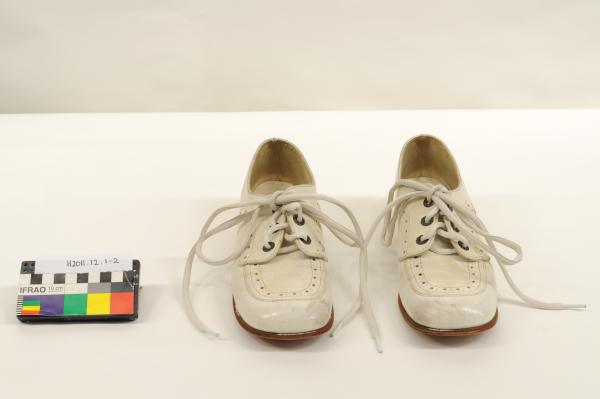 SHOES, ten pin bowling, white leather, size 4 ½