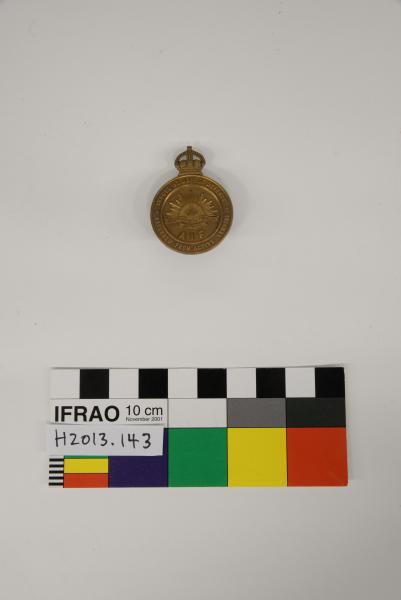 BADGE, DISCHARGED RETURNED SOLDIER, ‘… RETURNED FROM ACTIVE SERVICE’, gilded brass, 1916-1919