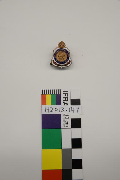 BADGE, ‘RETURNED SAILORS AND SOLDIERS IMPERIAL LEAGUE’, brass and enamel. On back: ‘W/ 4209’ and ‘BISHOP/ BRISBANE’