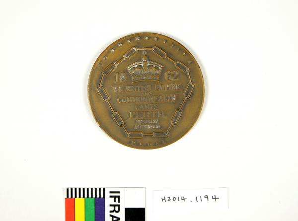 MEDAL, commemorative, Viith British Empire & Commonwealth Games, Perth, 1962, Trevor Bickle