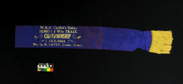 SASH, cycling, blue/gold,  W.A.A. Cyclist's Union Senior 1 Mile Track, 27 January 1954, Noel Davey