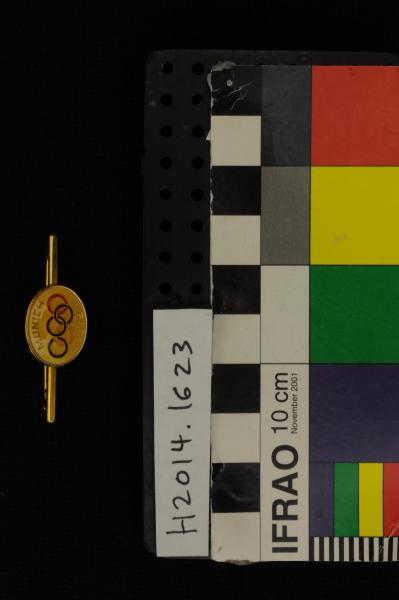 BADGE, lapel, gold, oval, olympic rings, enamelled, 'MUNICH/ 1972'