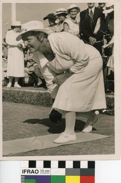 PHOTOGRAPH, lawn bowls, b&w, portrait, Beth Tait, c1950s