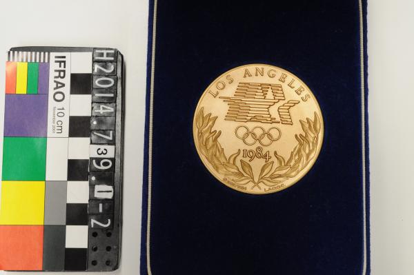 MEDAL, in box, commemorative, 1984 Los Angeles Olympic Games