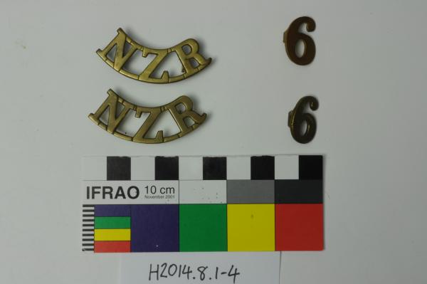 BADGES, shoulder, ‘NZR’ & ‘6’