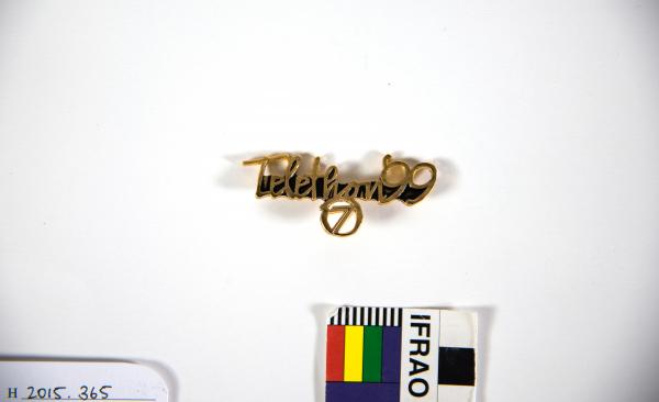 BADGE, gold gilt finish, 'Telethon'99', Channel 7