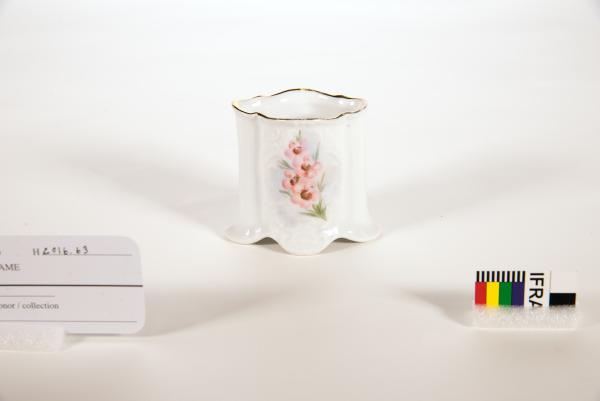 TOOTHPICK HOLDER, small, porcelain, handpainted with Geraldton Wax for Aherns, Perth
