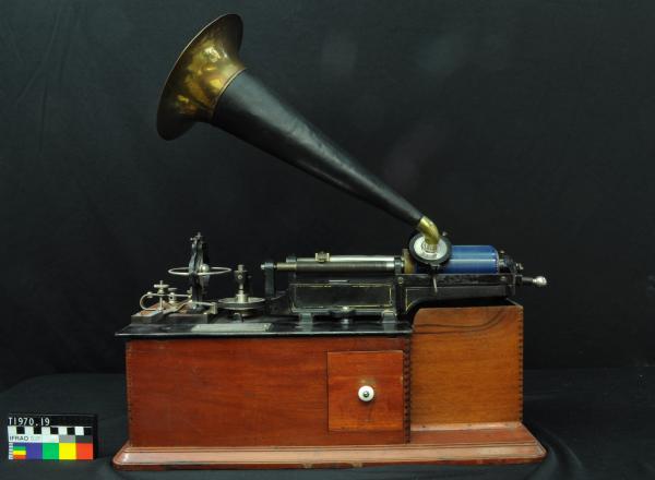 RECORD PLAYER, cylinder type