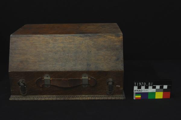 TYPEWRITER (in wooden case)