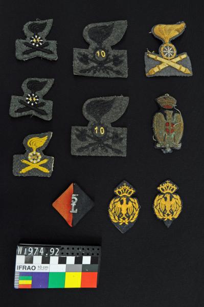 ASSORTED BUTTONS & MEDALS x46, Italian forces badges, c1940