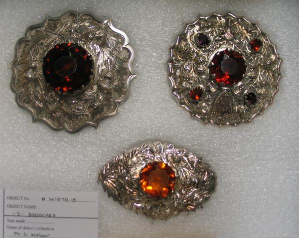 3 BROOCHES