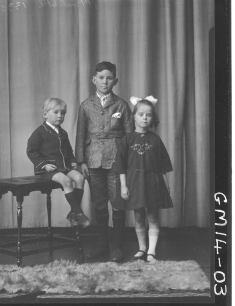 portrait of one girl and two boys F/L, 'Erbe'