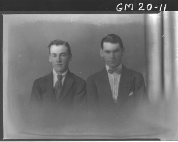 portrait of two young men H/S, Gunn