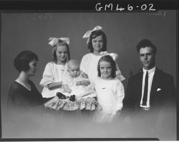 portrait of woman, man and three girls and baby, H/S Witt