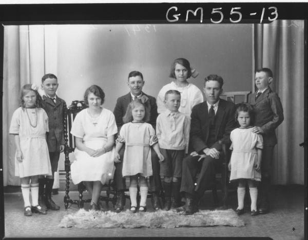 PORTRAIT OF WOMAN, MAN AND EIGHT CHILDREN, F/L MILES