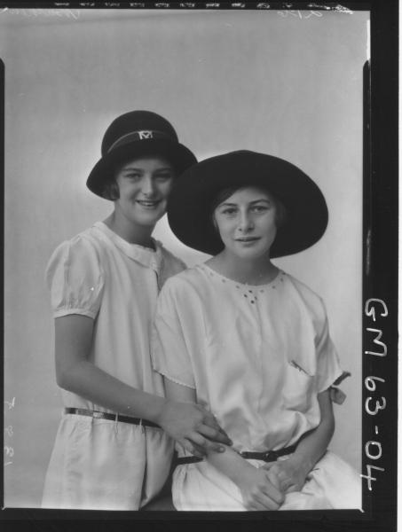 Portrait of two girls H/S, Mathews