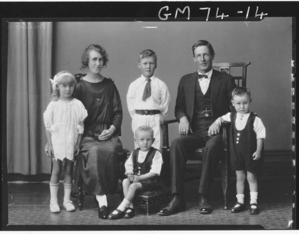 PORTRIAT OF WOMAN, MAN AND FOUR CHILDREN, F/L, MILLS