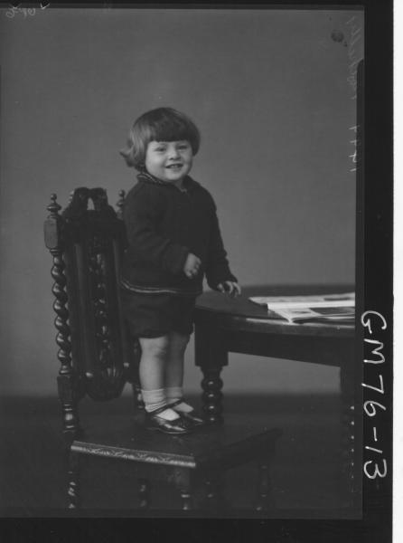 PORTRAIT OF CHILD, F/L, POSEKELLY