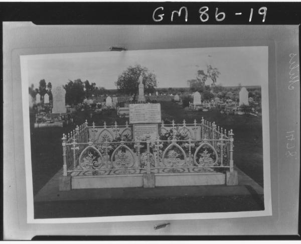 GRAVE OF BEATRICE HEMMINGWAY NEE HOWARTH, MILES.  24 Dec 1923, Registerd in Southern Cross buried in Kalgoorlie Cemetery.