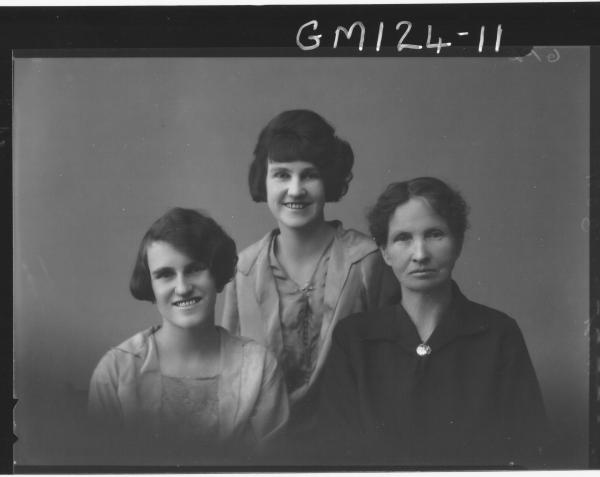 Portrait of three women 'Kerr'