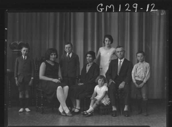Portrait of large family group 'Jennings'