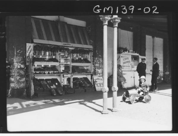 Fruit stall, Porter St. 'Baldwin'