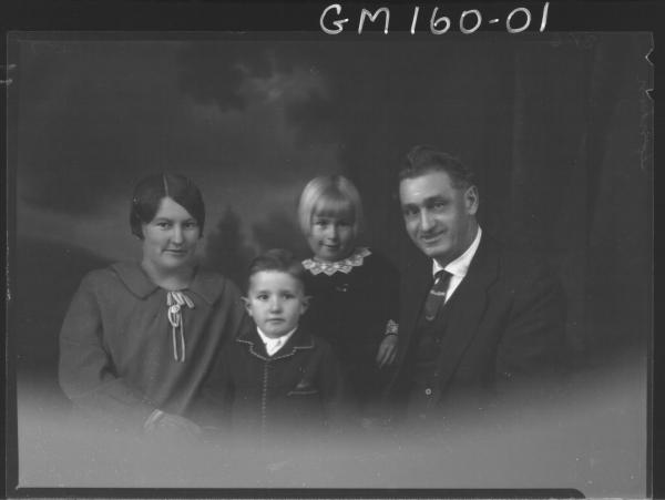Portrait of family 'Tonkin'