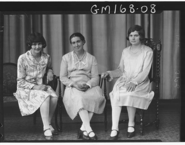 Portrait of three women 'Pizer'